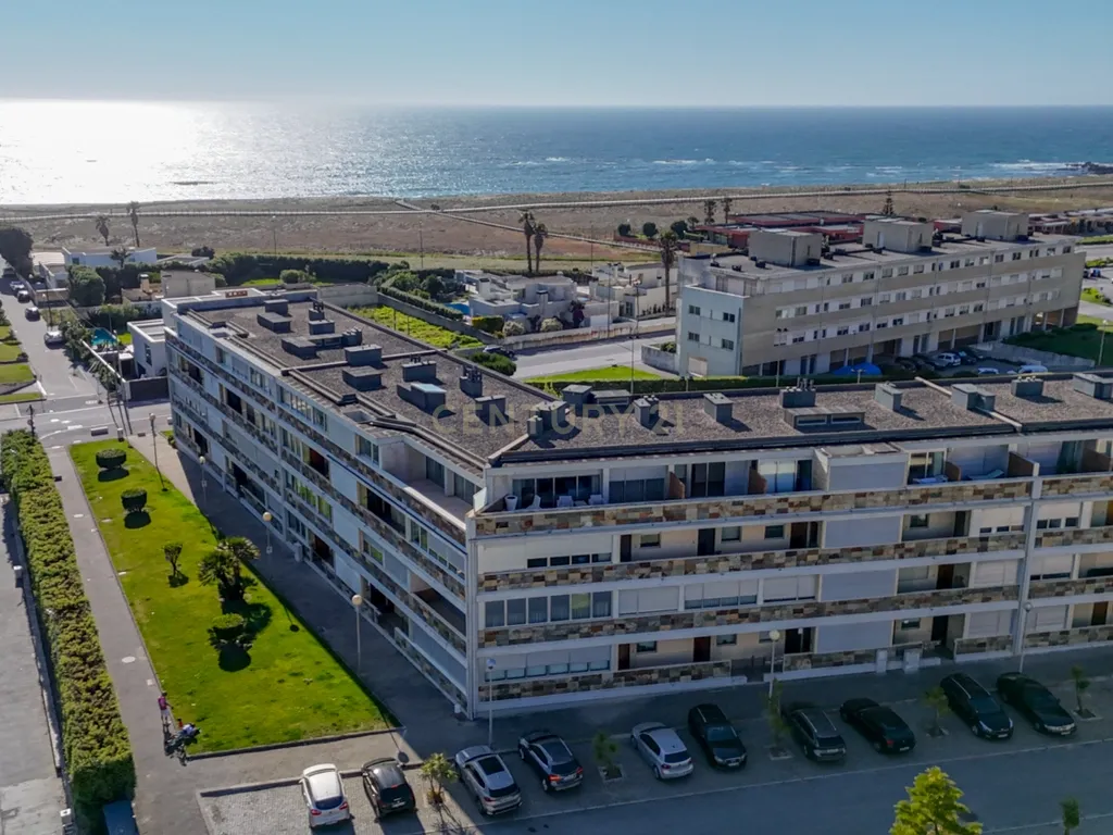 Apartamento T2+1 Duplex em condomínio fechado a 600m da praia - Image 29