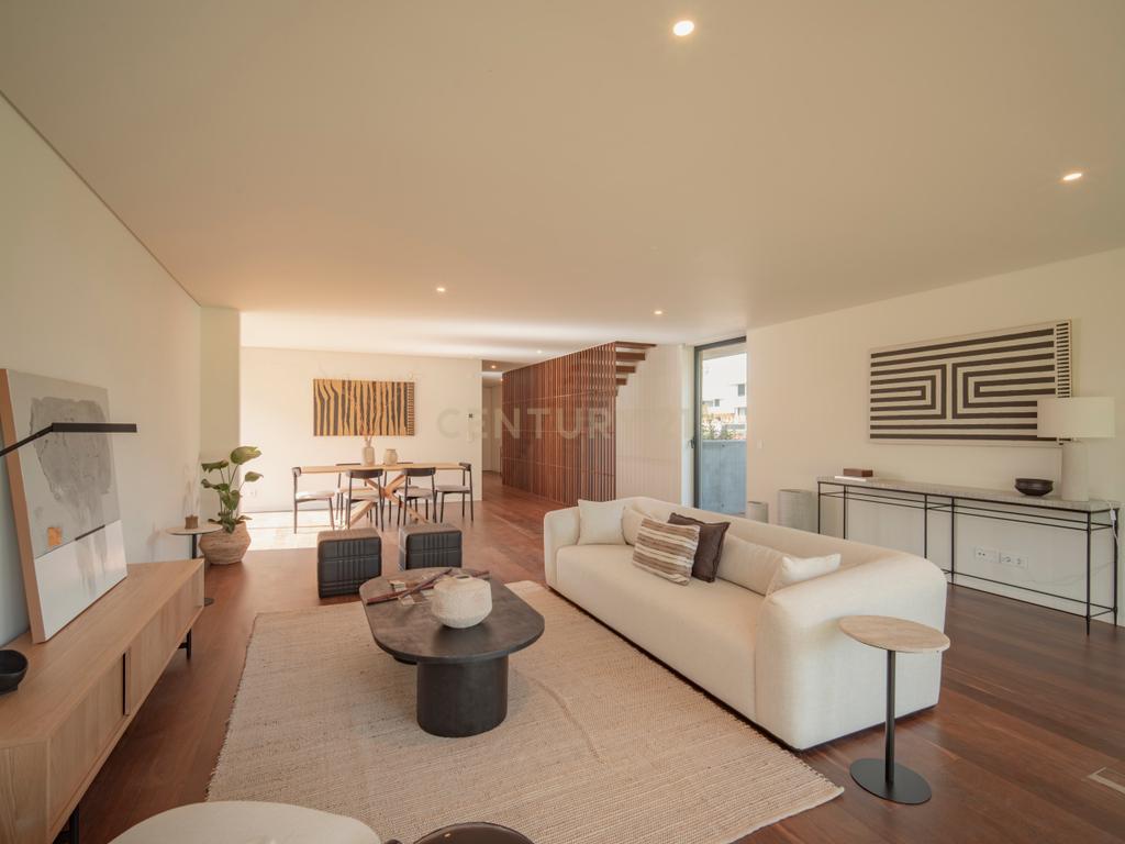 Moradia T4 com Terreno de 1.030m2 em Condomínio Fechado  - Image 4