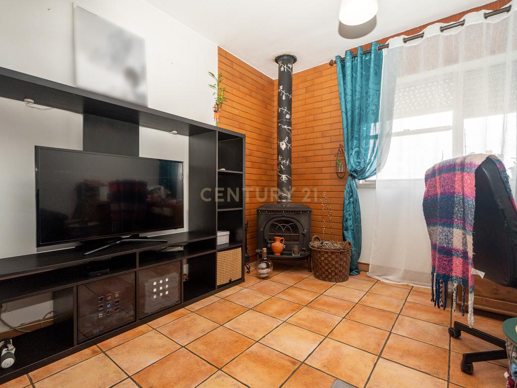 Apartamento T2 em Santo António dos Cavaleiros_Muito bem localizado - Image 9