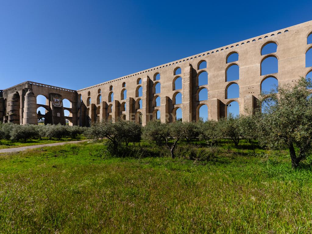 Lote 351m2 para construção de moradia isolada em zona nobre da cidade de Elvas - Image 6