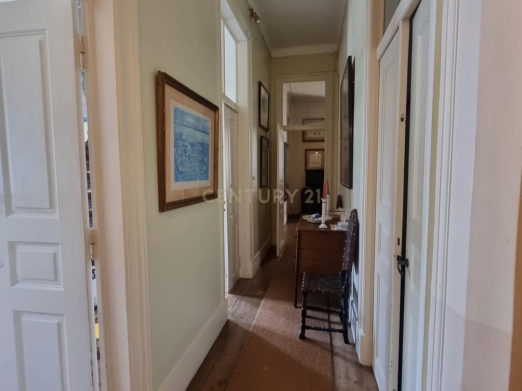 Apartamento Pombalino de Charme com 8 Assoalhadas – Av. Almirante Reis, Lisboa - Image 15