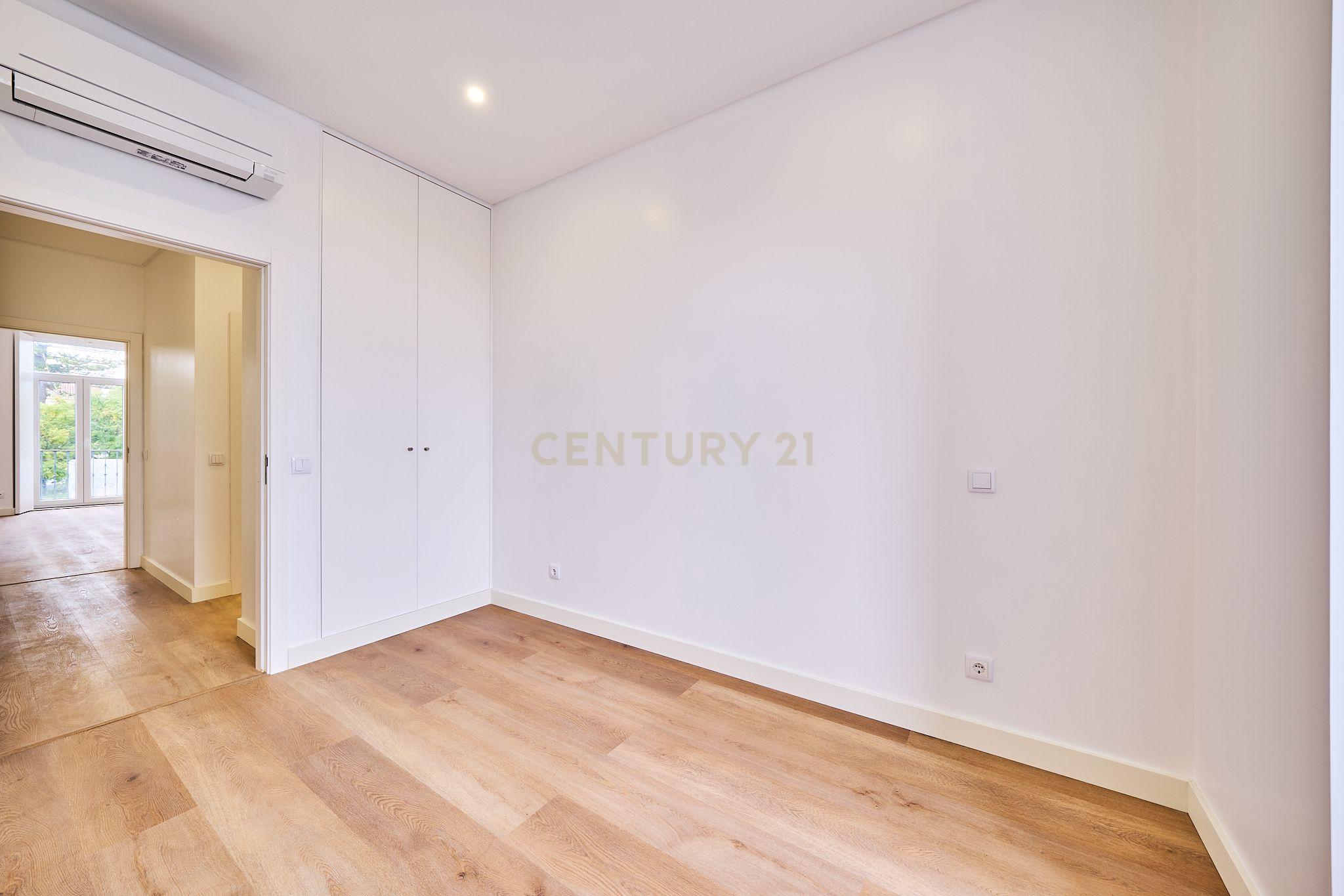 Fotografia 7 de Apartamento T2 de Prestígio Totalmente Renovado na Avenida Luísa Todi – Setúbal