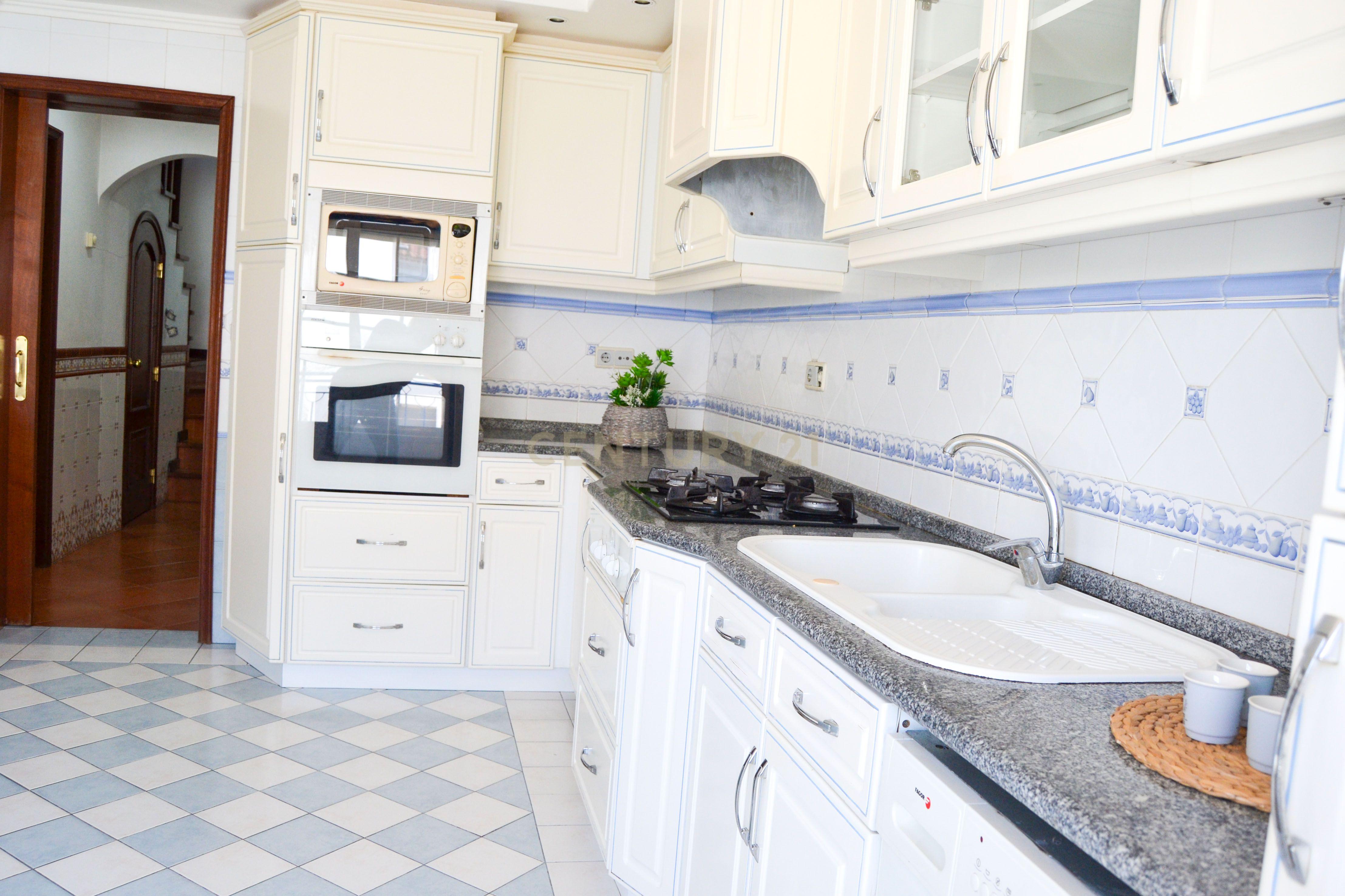 Fotografia 11 de Apartamento T3 Duplex com Terraço e Garagem na Lourinhã