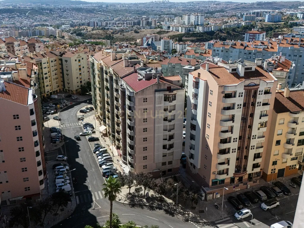 Apartamento T3 com Suíte, 3 Varandas e Arrecadação de 14 m² | Avenida 25 de Abril, Ramada - Image 26