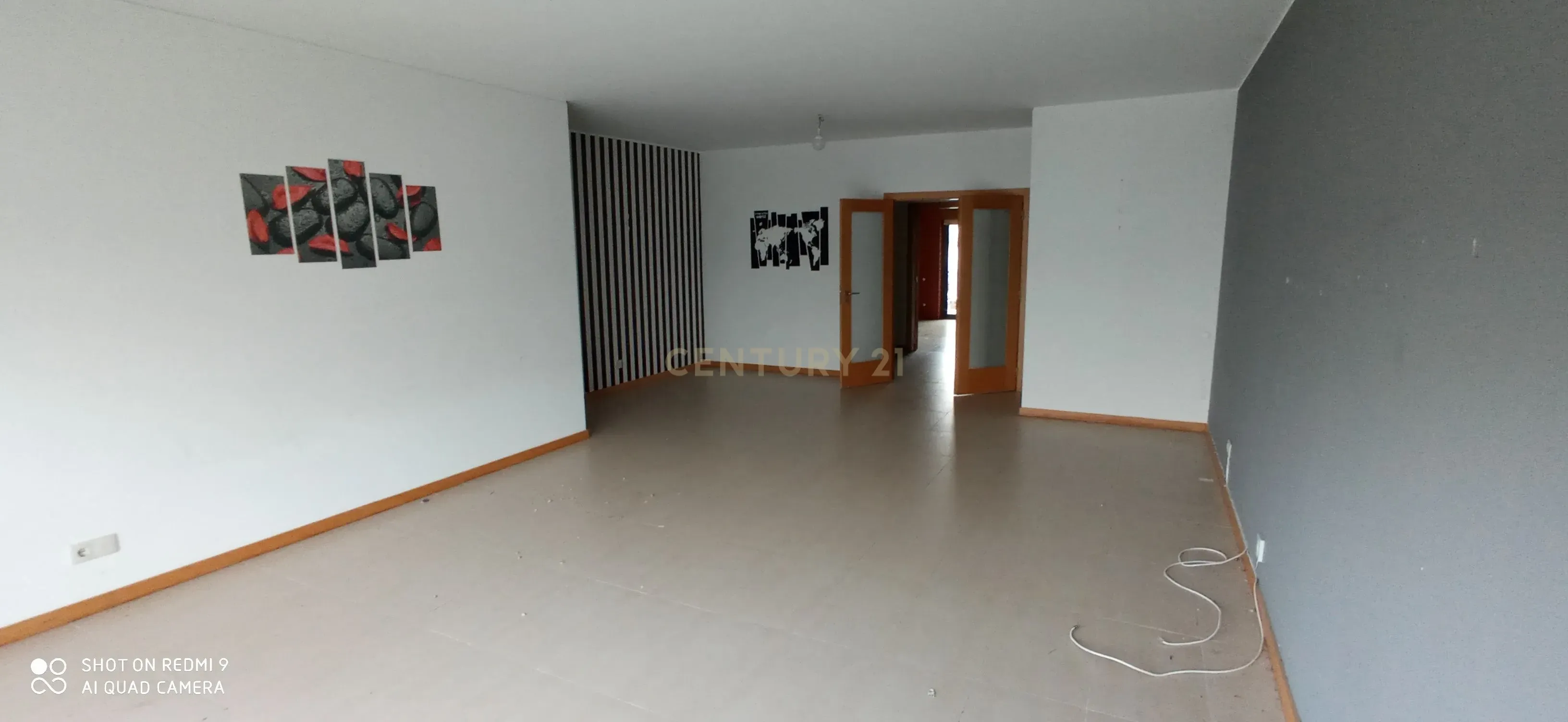 Apartamento T3, com Duas Varandas e Garagem na Vila Serena, Pinhal Novo - Image 8