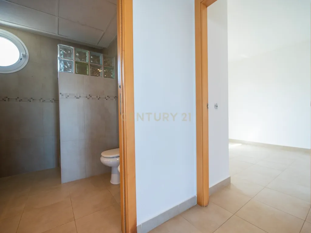 Luxuosa Moradia em Ibiza com Vista Mar e Piscina Privada - Image 21