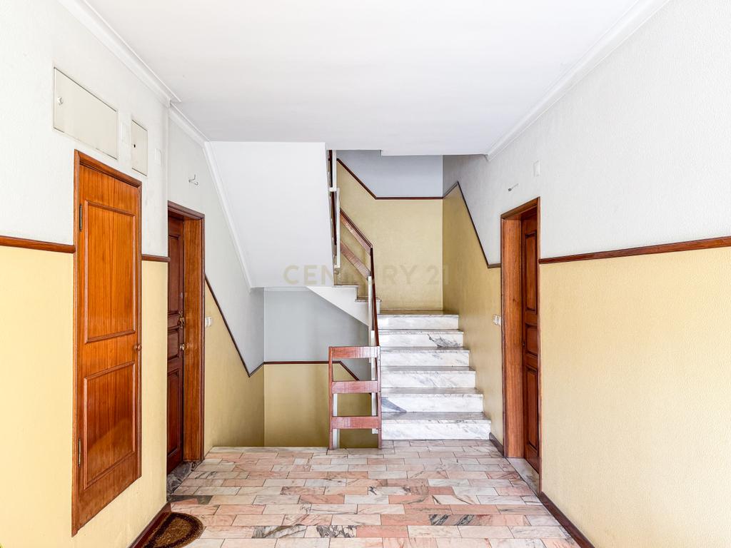 Apartamento T3 Remodelado com garagem em Braga | Próximo do Centro Histórico - Image 35