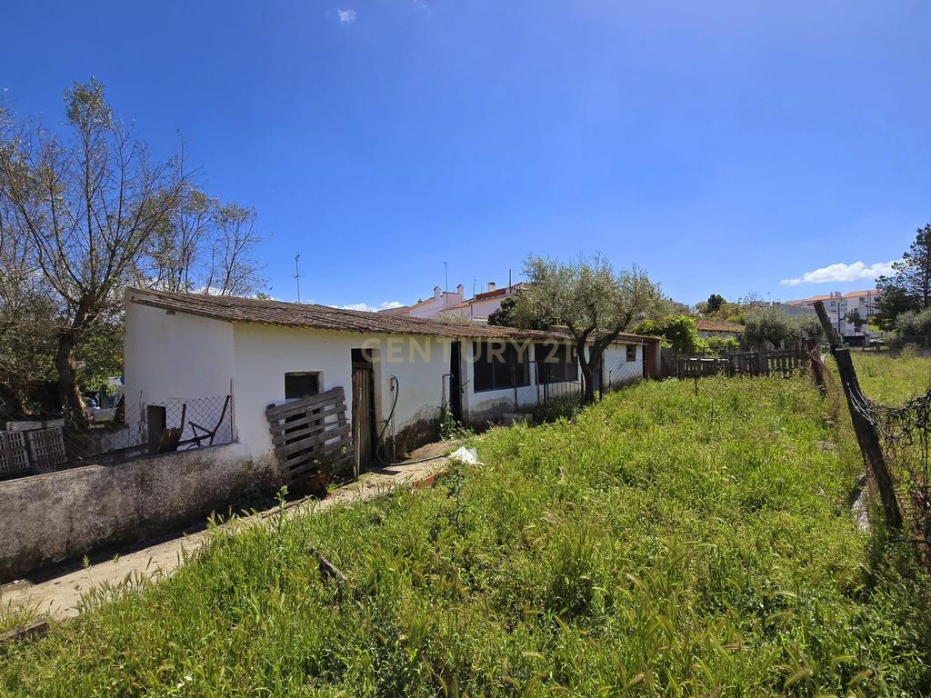 Moradia com Vista Desafogada e Potencial para Duas Habitações Independentes – Ilhas, Arraiolos Évora - Image 6
