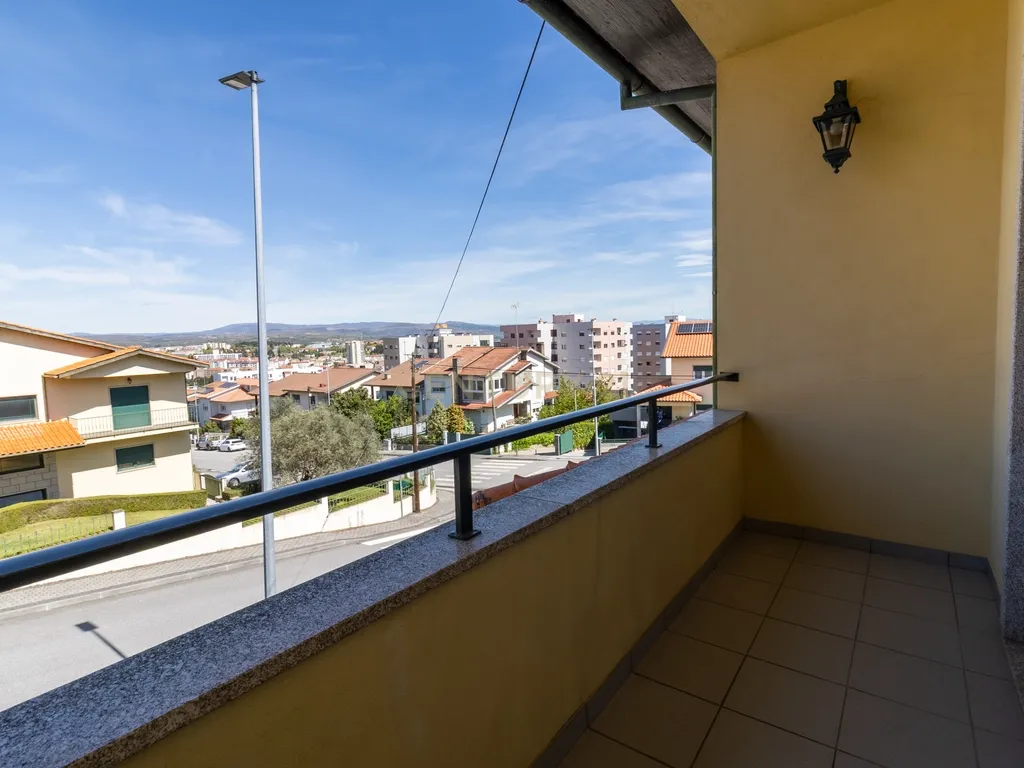Fantástica Moradia T5 no Vale Churido, Bragança - Image 22