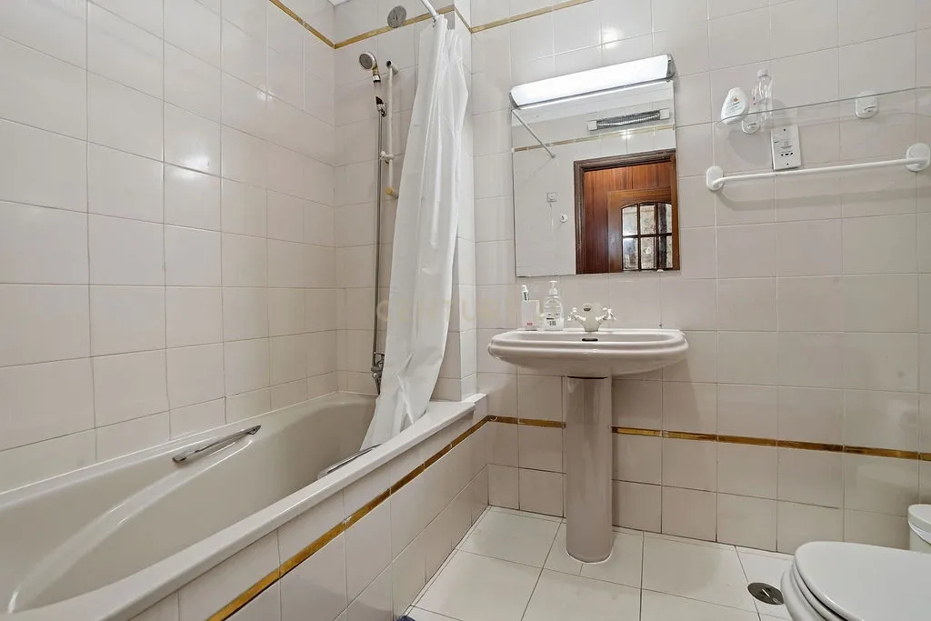 Apartamento Moderno em Campo Grande, Lisboa - 4 Quartos e Vista Panorâmica - Image 19