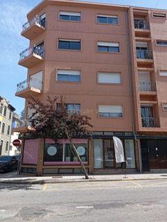 Vende-se Espaço Comercial + Garagem com 10 Lugares