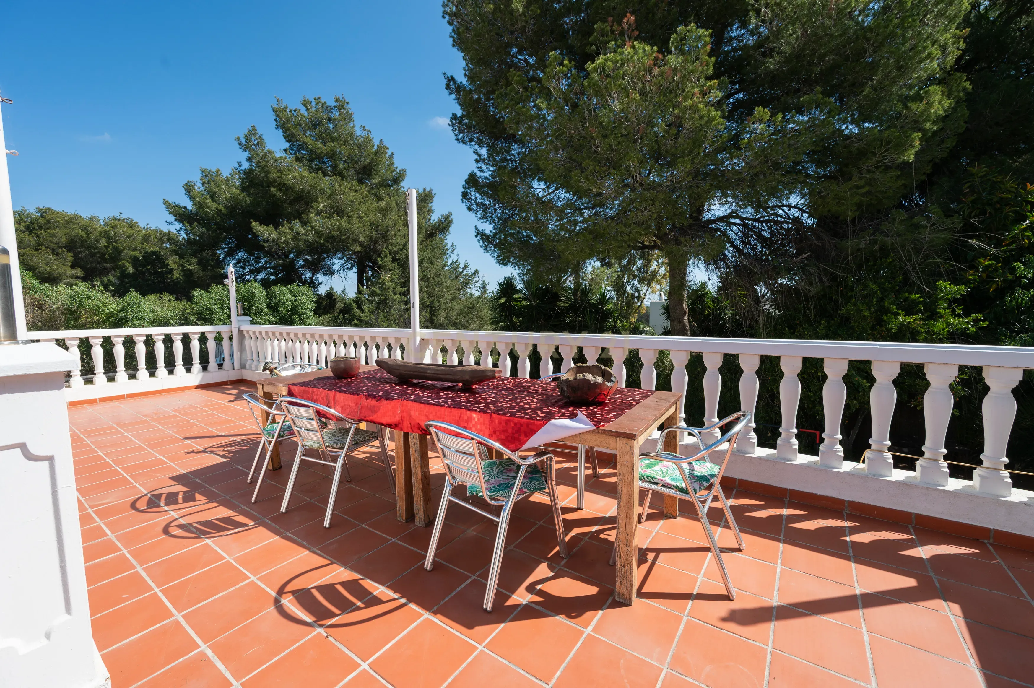 Moradia para reformar em Santa Eulália com piscina e vista panorâmica. Ótima oportunidade para investidores. - Image 22