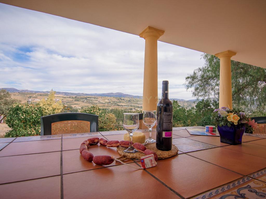 Uma propriedade rural rodeada pela natureza com uma casa de dois andares, piscina privada vedada e terraço para banhos de sol, licença turística, um olival produtivo, instalações para animais adaptáveis ​​e acesso pavimentado a apenas 10 minutos de Ronda. - Image 38