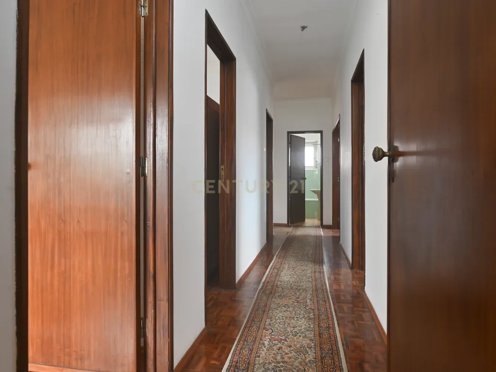 Moradia de gaveto com jardim, sotão e anexo - Porto Salvo (Oeiras) - Image 41