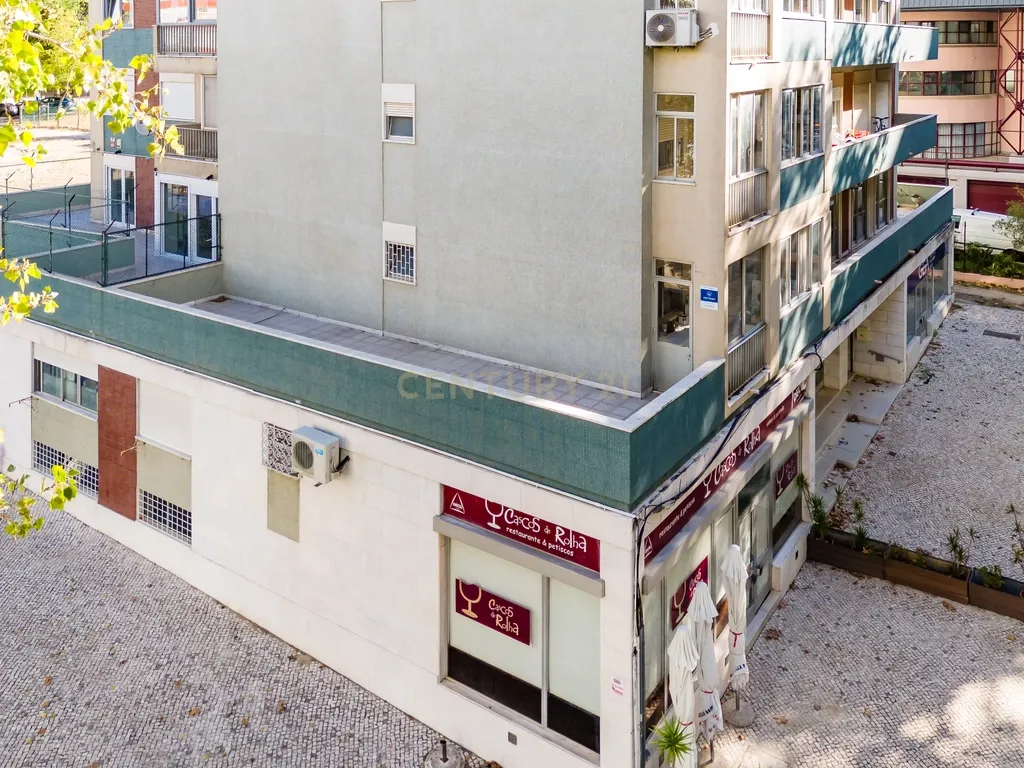 Espetacular Apartamento T5 com Terraço e Garagem, em São Domingos de Benfica, Lisboa - Image 42