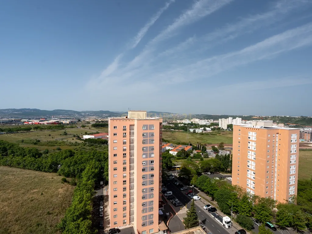 🏚️ ÓTIMO APARTAMENTO T3 - Santo António dos Cavaleiros - Image 16