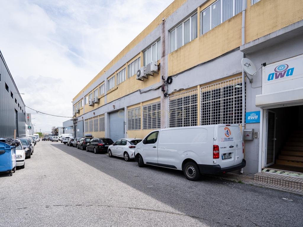Armazém com 947 m2 a 5 min. do Aeroporto de Lisboa - Image 28