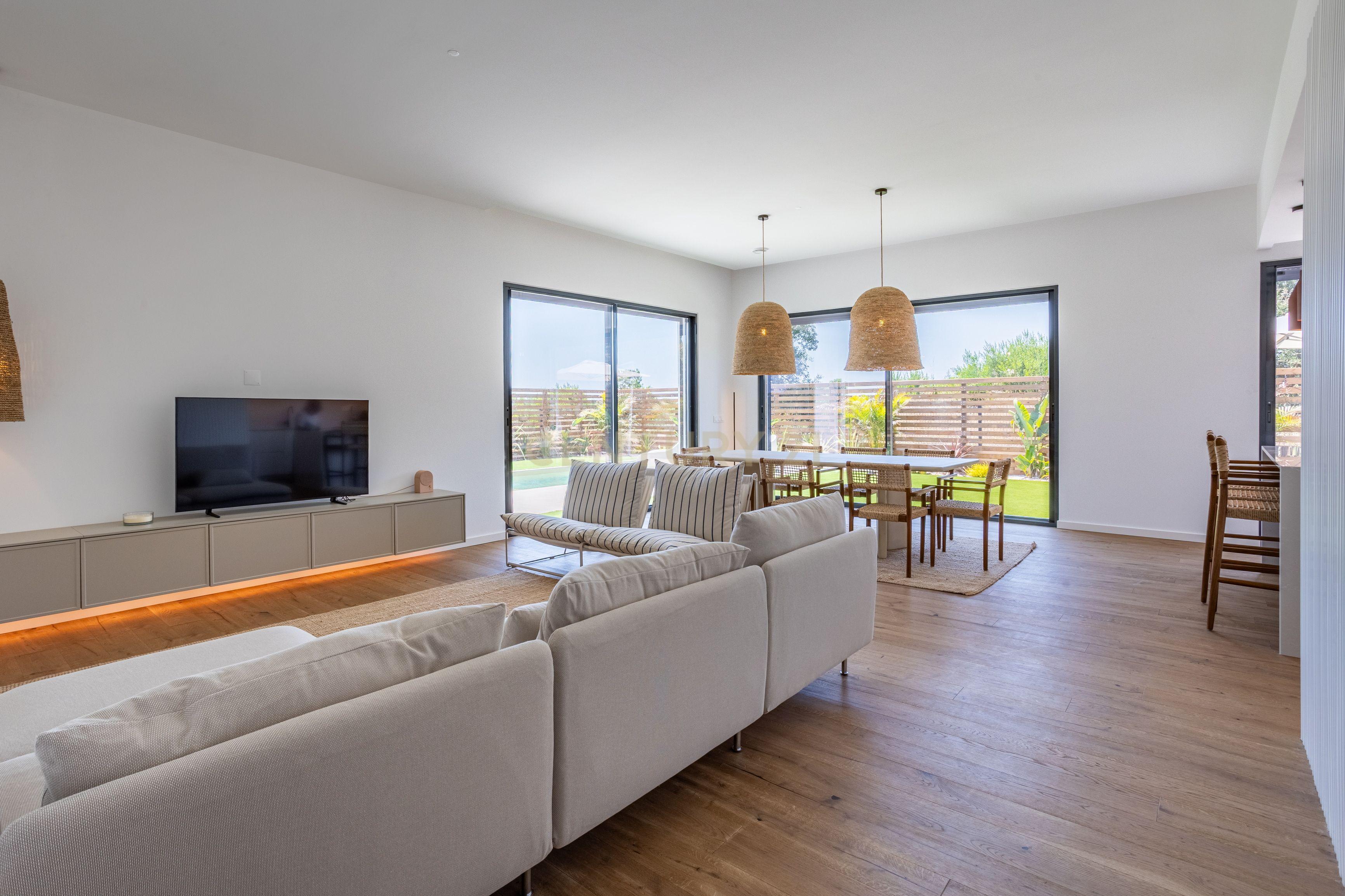 Fotografia 5 de Luxuosa Moradia T4 com Piscina na Lagoa Albufeira, para Arrendamento