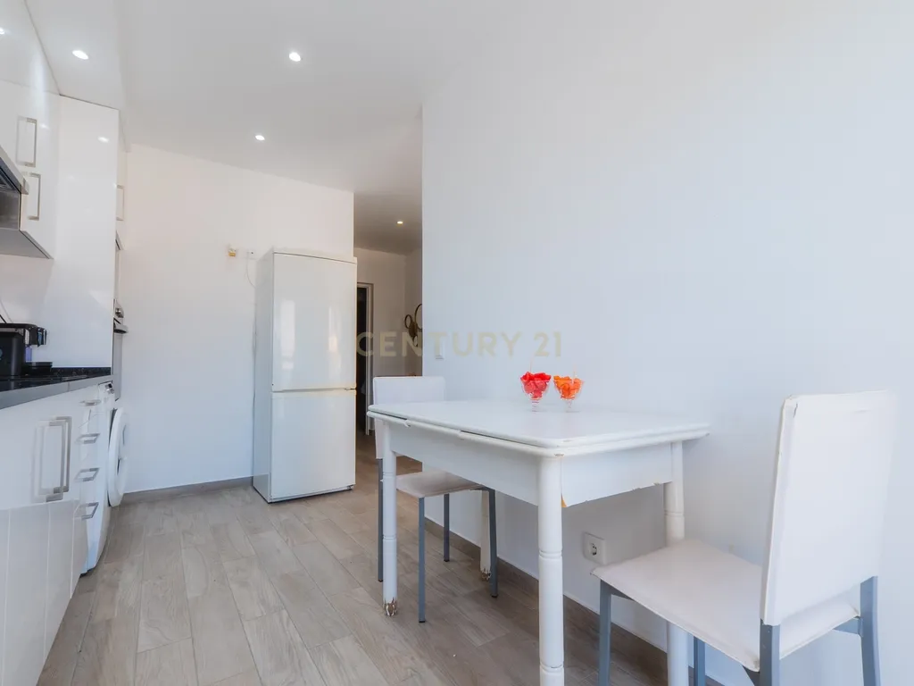 Apartamento renovado com Piscina, Garagem, com varandas, perto da praia em Alvor - Image 7