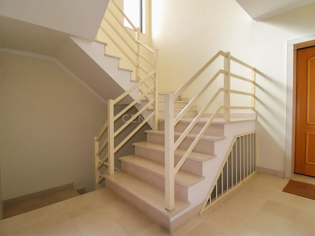 Apartamento T3 centro Palmela - Image 33