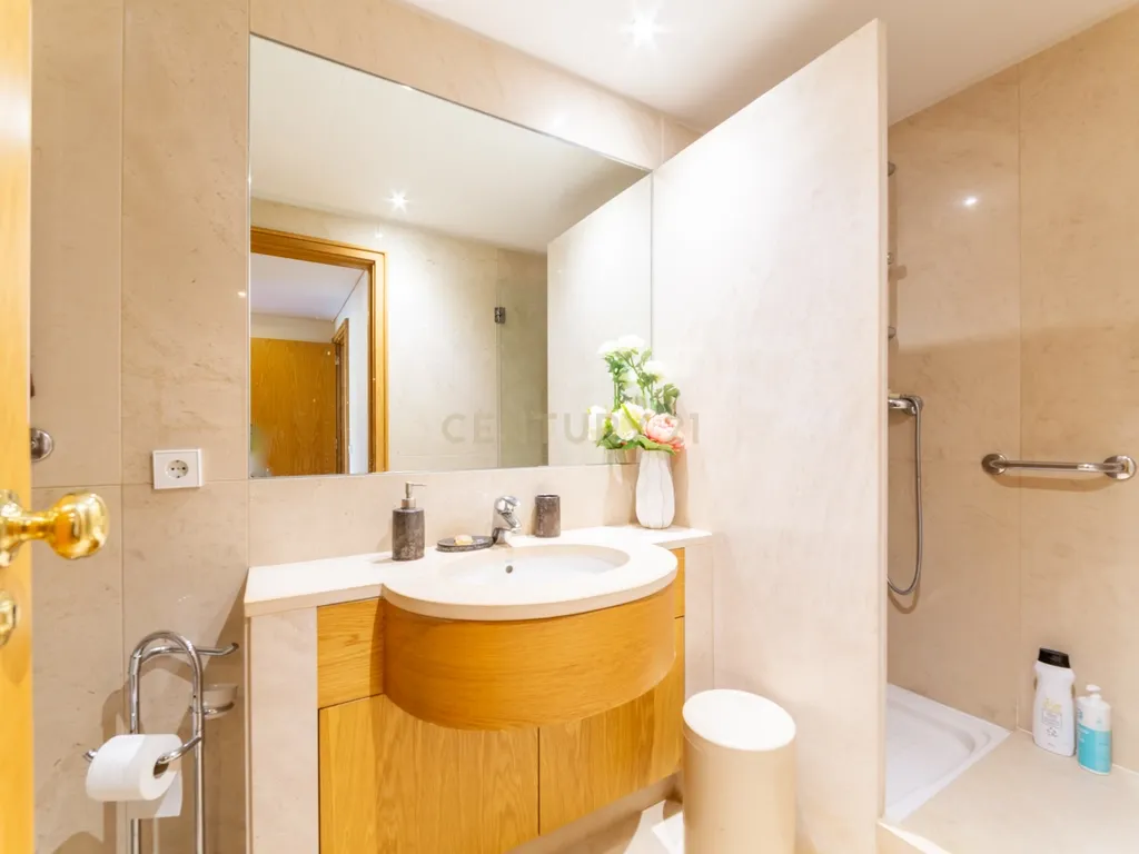 Apartamento T3 de Excelência na Foz do Douro – Porto - Image 8