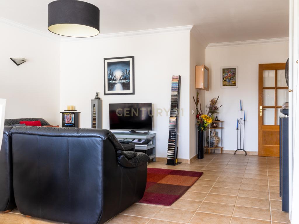 Apartamento T3 com garagem situado numa zona residencial de Lagos, Portugal - Image 9