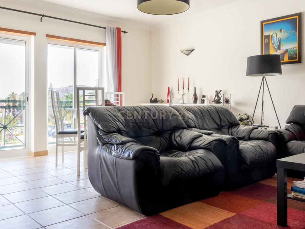 Apartamento T3 com garagem situado numa zona residencial de Lagos, Portugal - Image 6