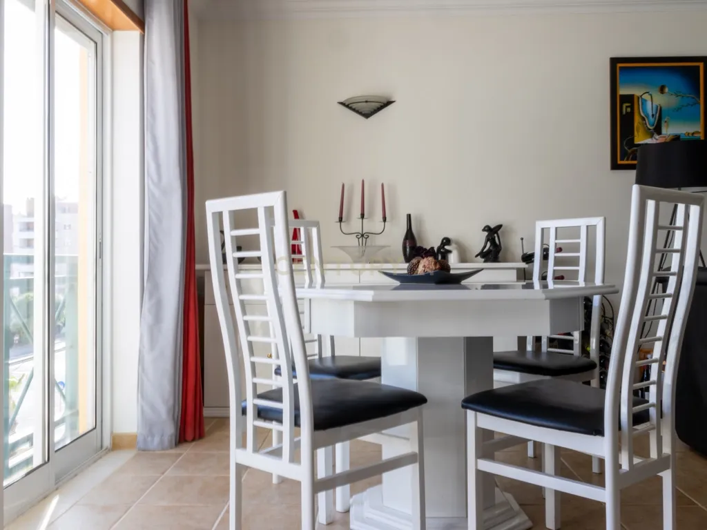 Apartamento T3 com garagem situado numa zona residencial de Lagos, Portugal - Image 10