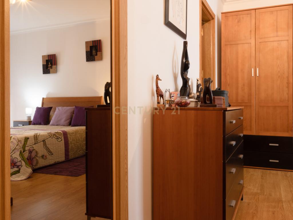 Apartamento T3 com garagem situado numa zona residencial de Lagos, Portugal - Image 23