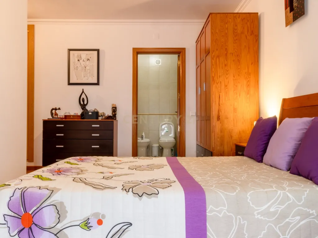 Apartamento T3 com garagem situado numa zona residencial de Lagos, Portugal - Image 25