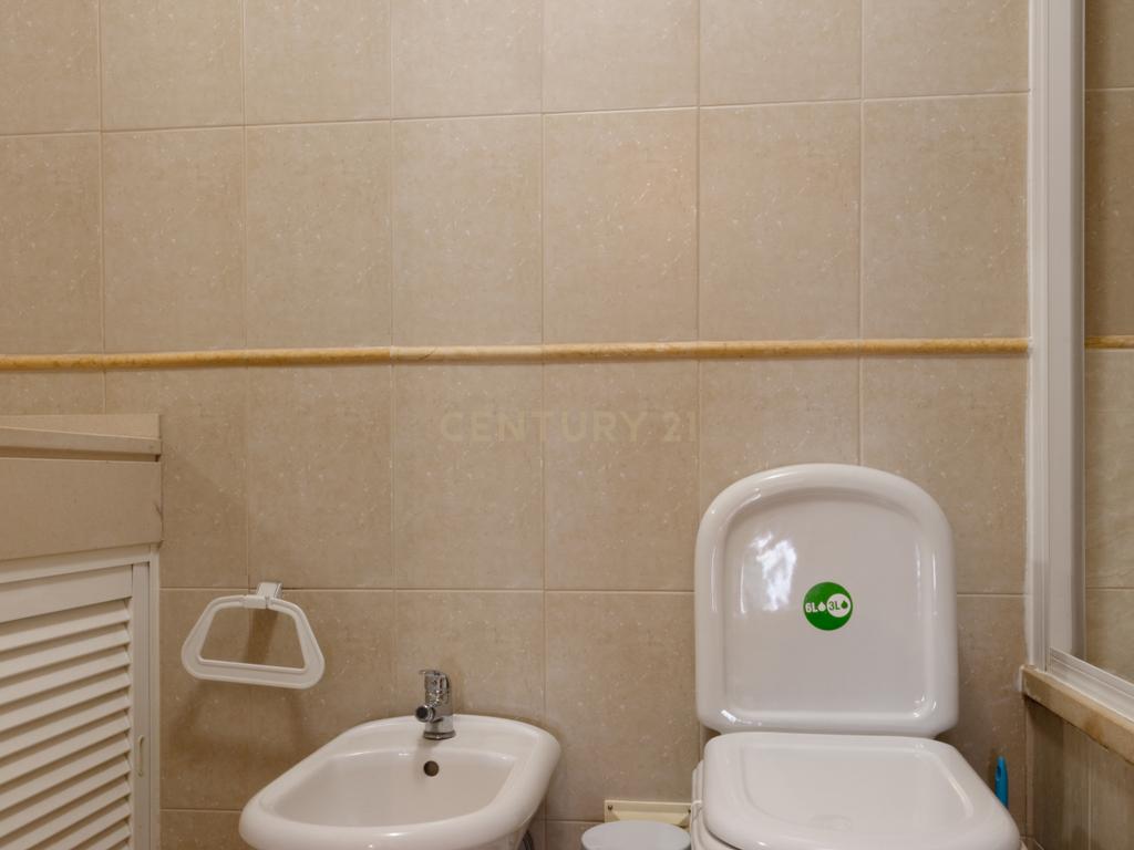 Apartamento T3 com garagem situado numa zona residencial de Lagos, Portugal - Image 27