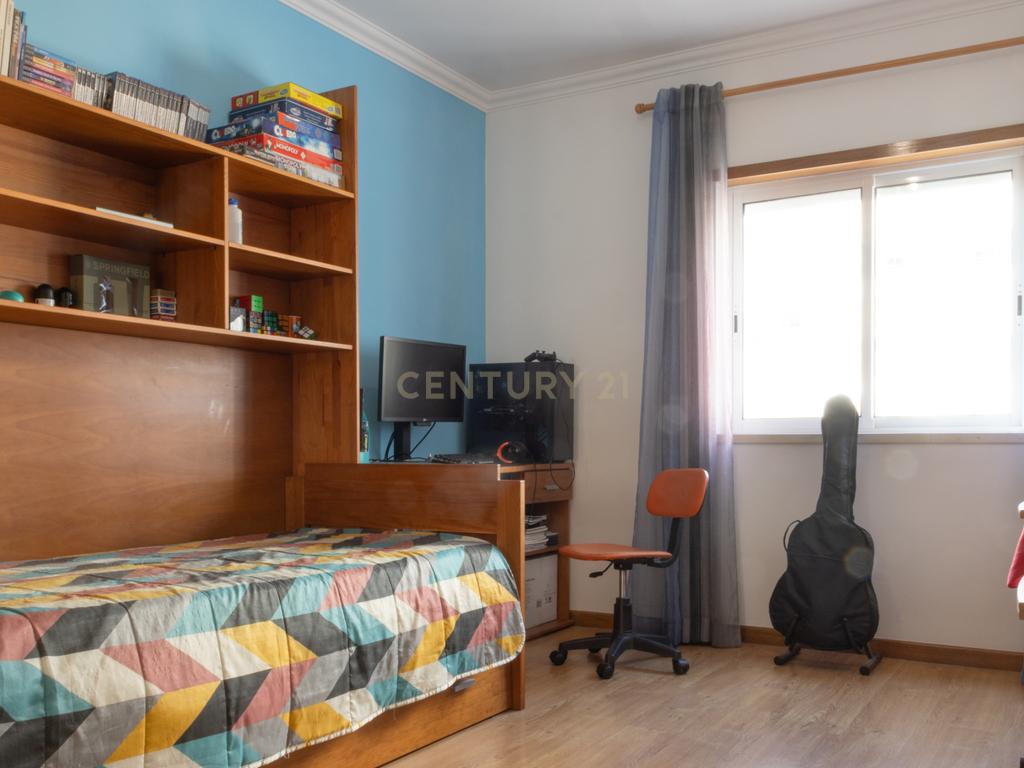 Apartamento T3 com garagem situado numa zona residencial de Lagos, Portugal - Image 17