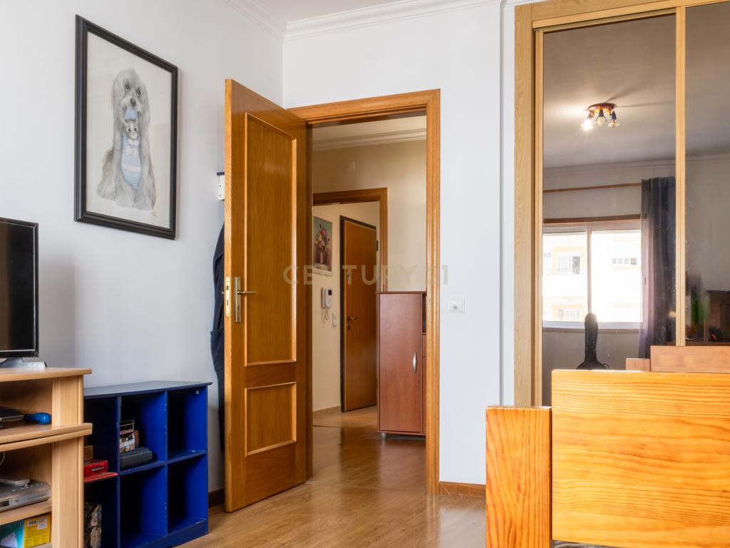 Apartamento T3 com garagem situado numa zona residencial de Lagos, Portugal - Image 19