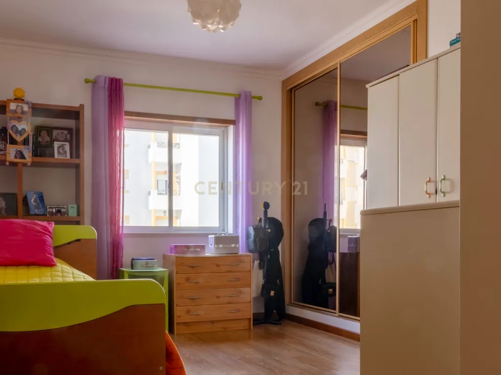 Apartamento T3 com garagem situado numa zona residencial de Lagos, Portugal - Image 20