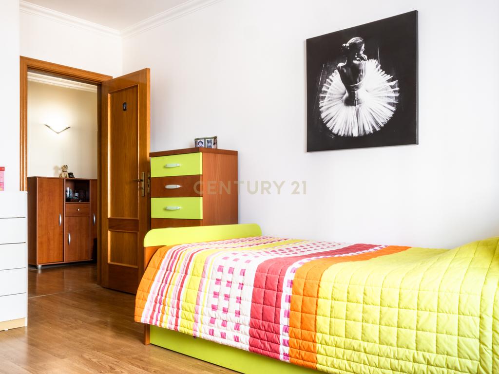 Apartamento T3 com garagem situado numa zona residencial de Lagos, Portugal - Image 21