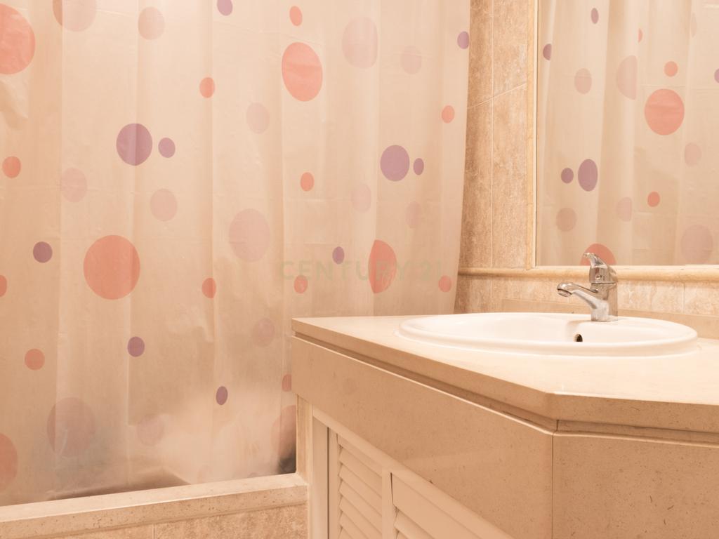 Apartamento T3 com garagem situado numa zona residencial de Lagos, Portugal - Image 15