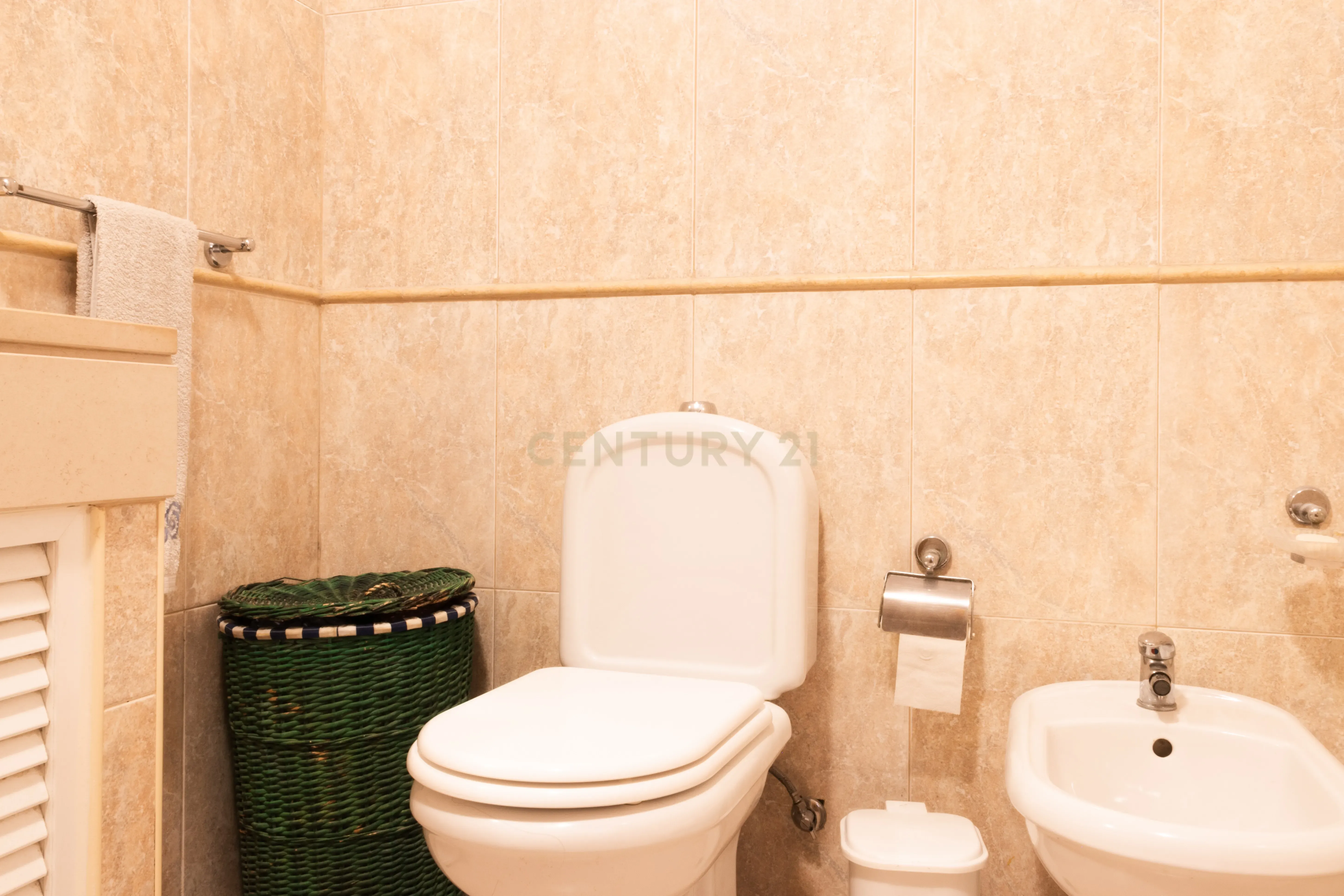 Apartamento T3 com garagem situado numa zona residencial de Lagos, Portugal - Image 13