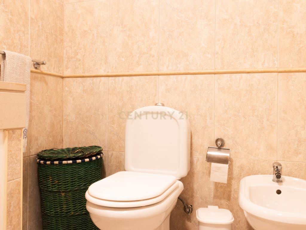 Apartamento T3 com garagem situado numa zona residencial de Lagos, Portugal - Image 16