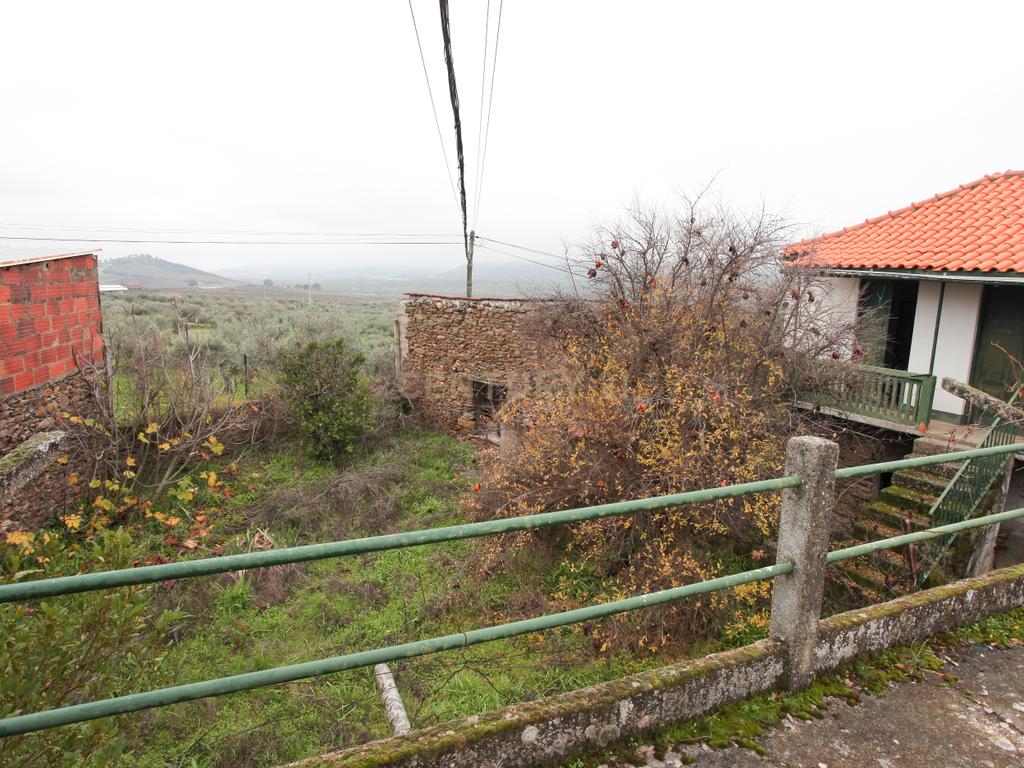 Moradia, Celeiro e Adega em Vilarelhos - Alfândega da Fé - Image 8