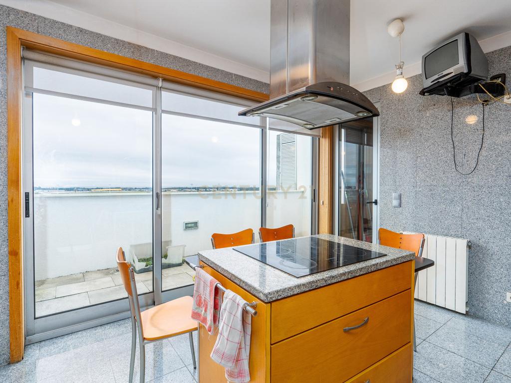 Apartamento "Cobertura" com terraço nas 3 frentes T4 (Atualmente T3 + Escritório) no Condomínio "Tílias do Atlântico" - Image 11