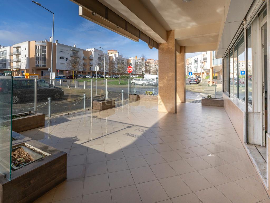 Café "O Parque" - Urbanização Quinta da Flamenga - Centro de Vialonga - Image 4