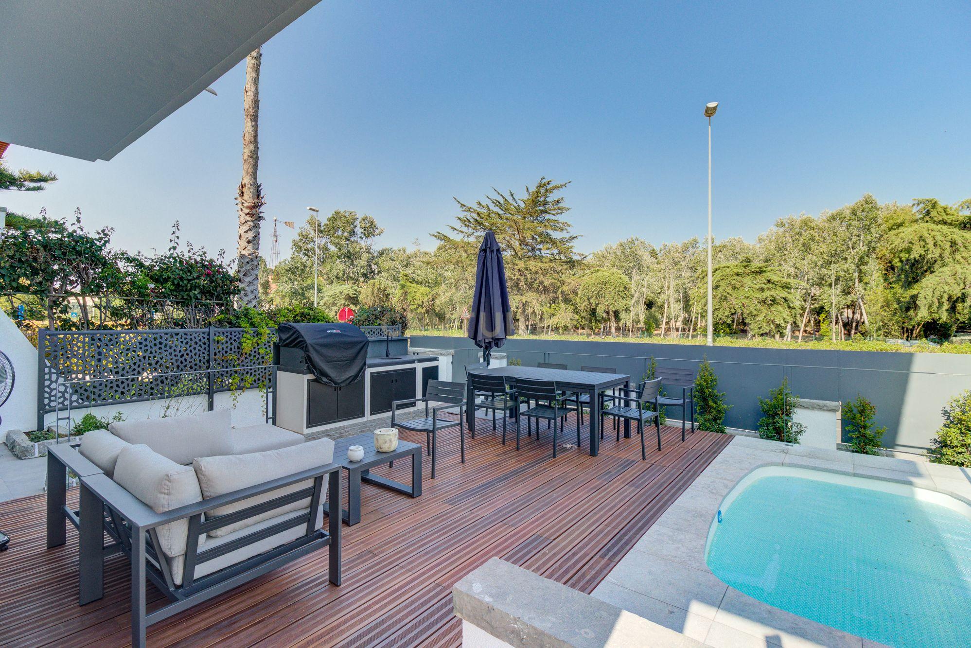 Moradia T4+1 com piscina, terraço e garagem perto da praia - Image 6