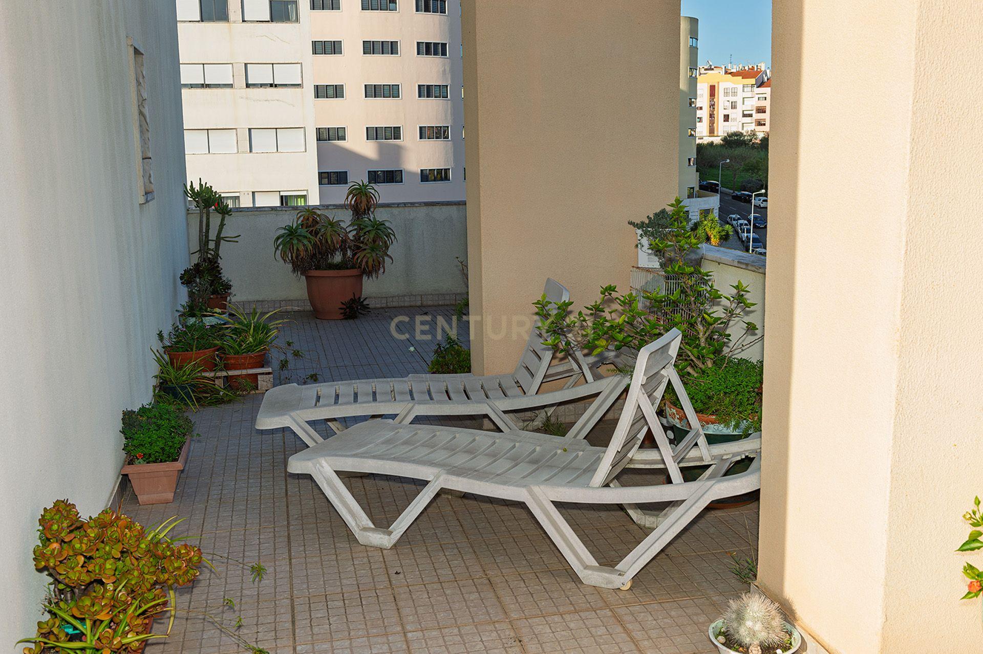 Apartamento T3 em Odivelas com Piscina e Estacionamento para 4 carros - Image 25
