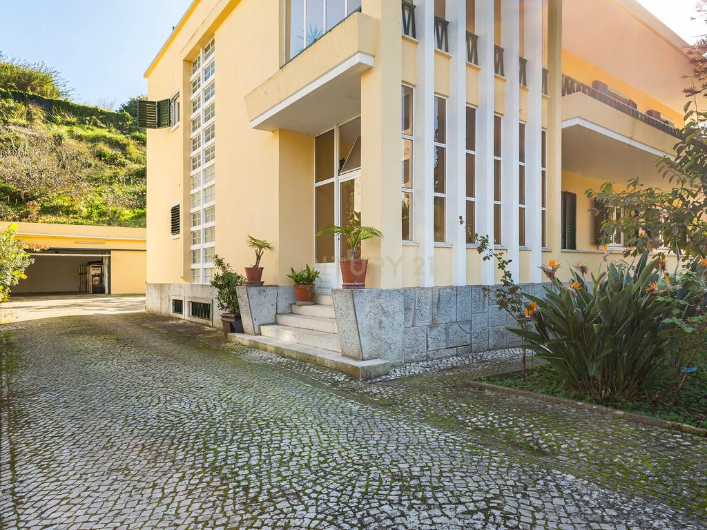 Charmosa Moradia em Alvalade para venda - Image 1