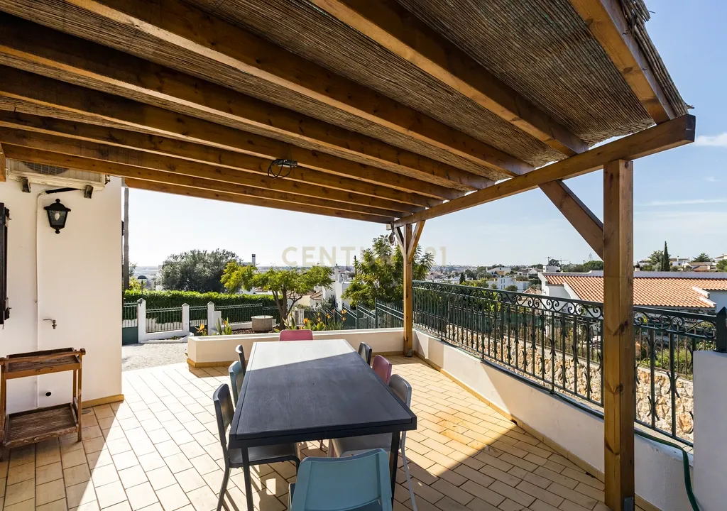 Moradia T4 com vista Mar e Cidade - Viva o Sonho de uma Vida na Quinta da Barra em Tavira - Image 1
