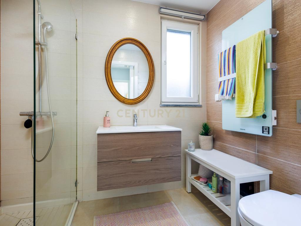 Moradia Moderna com Piscina e Acabamentos de Excelência na Marisol - Image 37