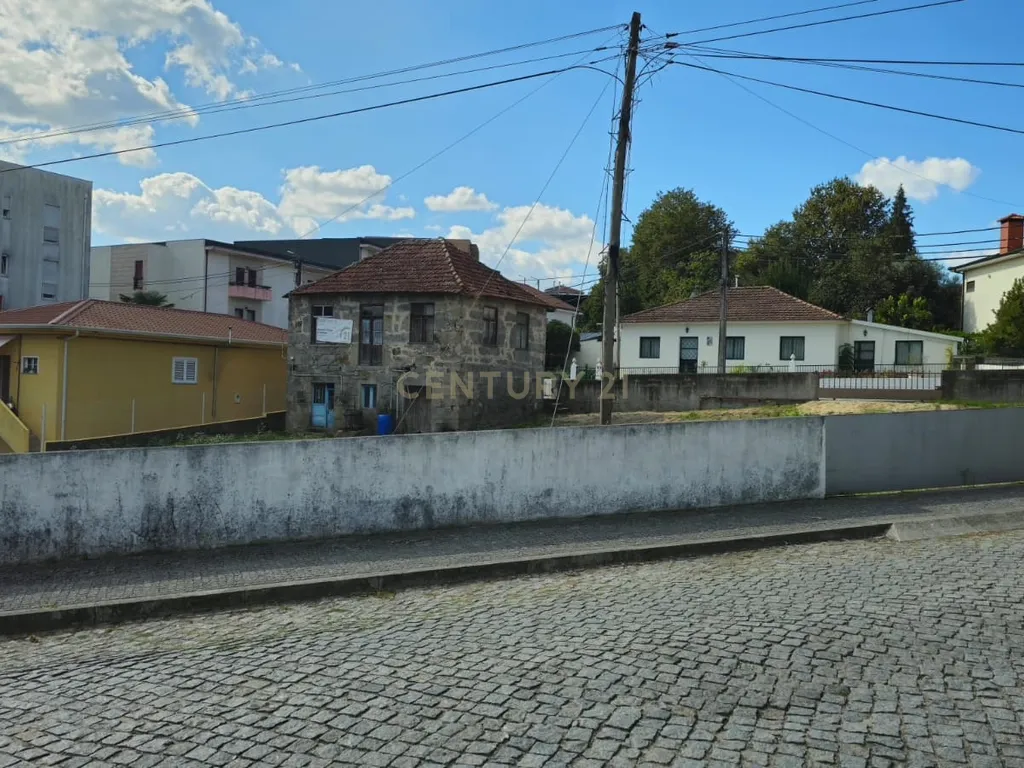 Moradia para recuperação + terreno com 1089m2 com viabilidade de construção - Image 14