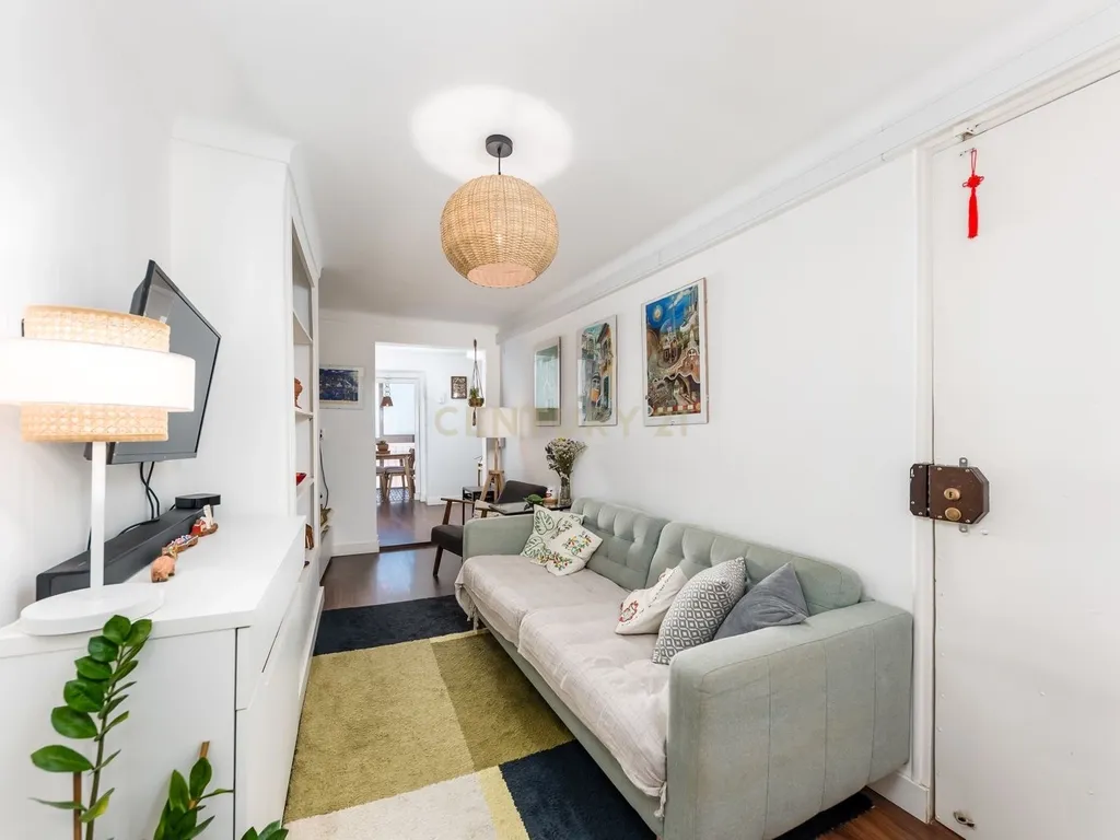 Apartamento T2 de Sonho no Coração da Graça – Vista Rio e Cidade - Image 2