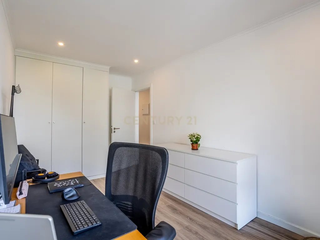 Apartamento T3 totalmente renovado, Laranjeiro. - Image 18