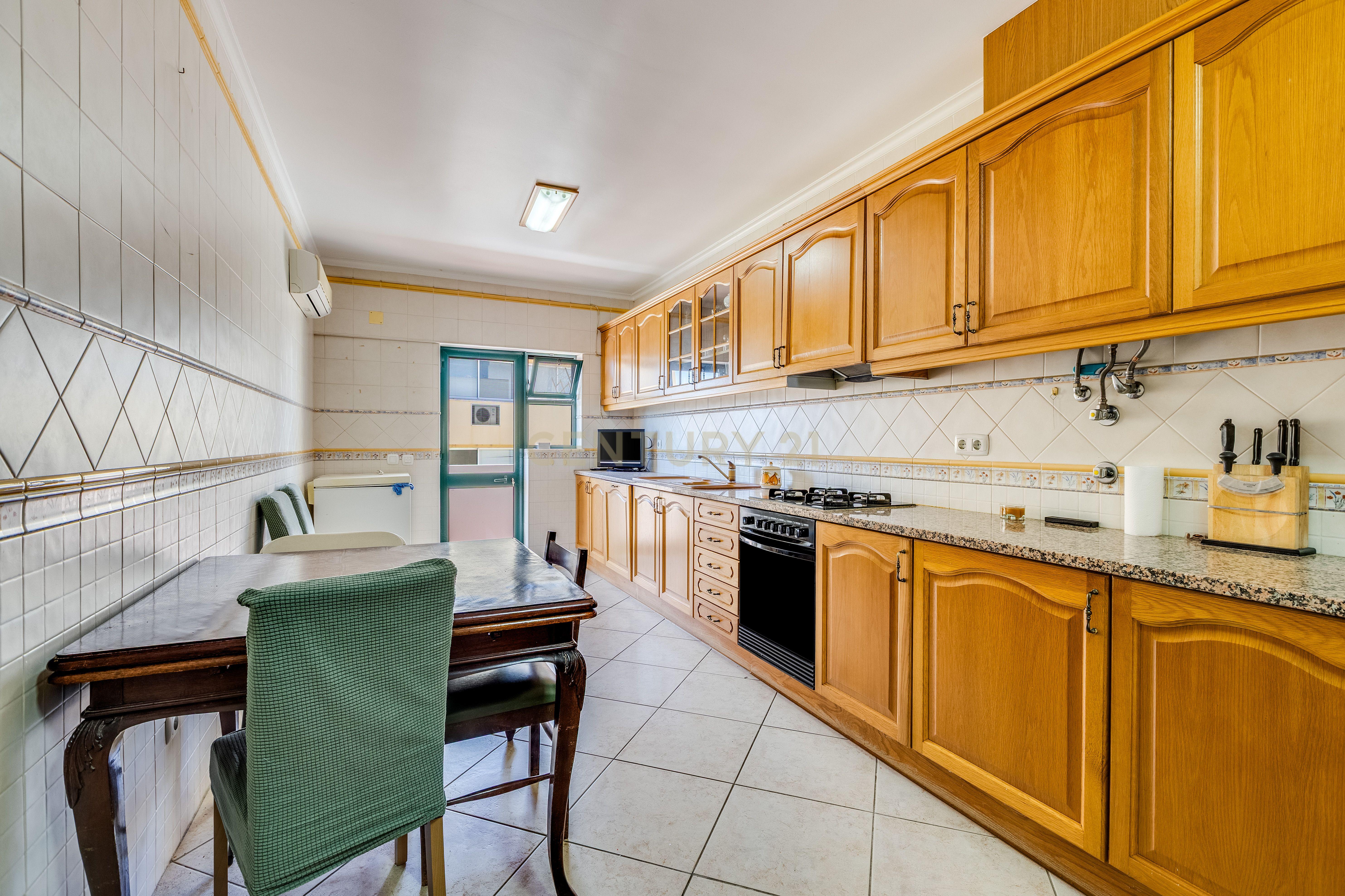 Fotografia 10 de Dúplex T4 com 2 terraços, varandas e garagem – Baixa de Faro